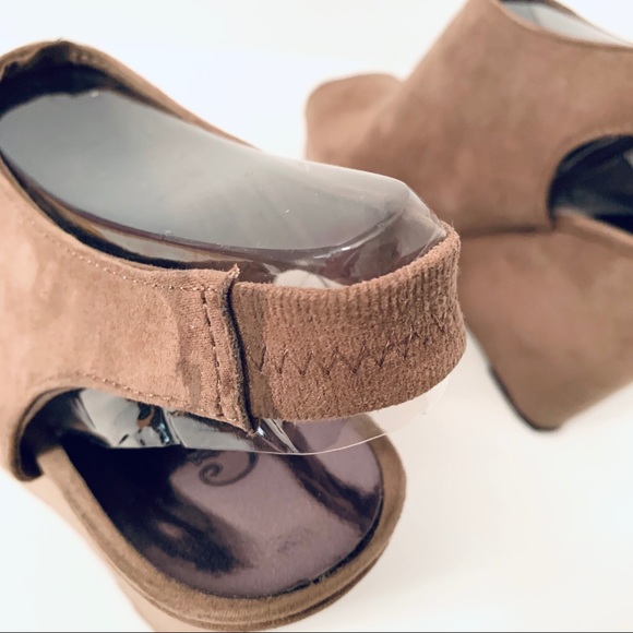 Carlos Santana Platform Wedge - Picture 8 of 12